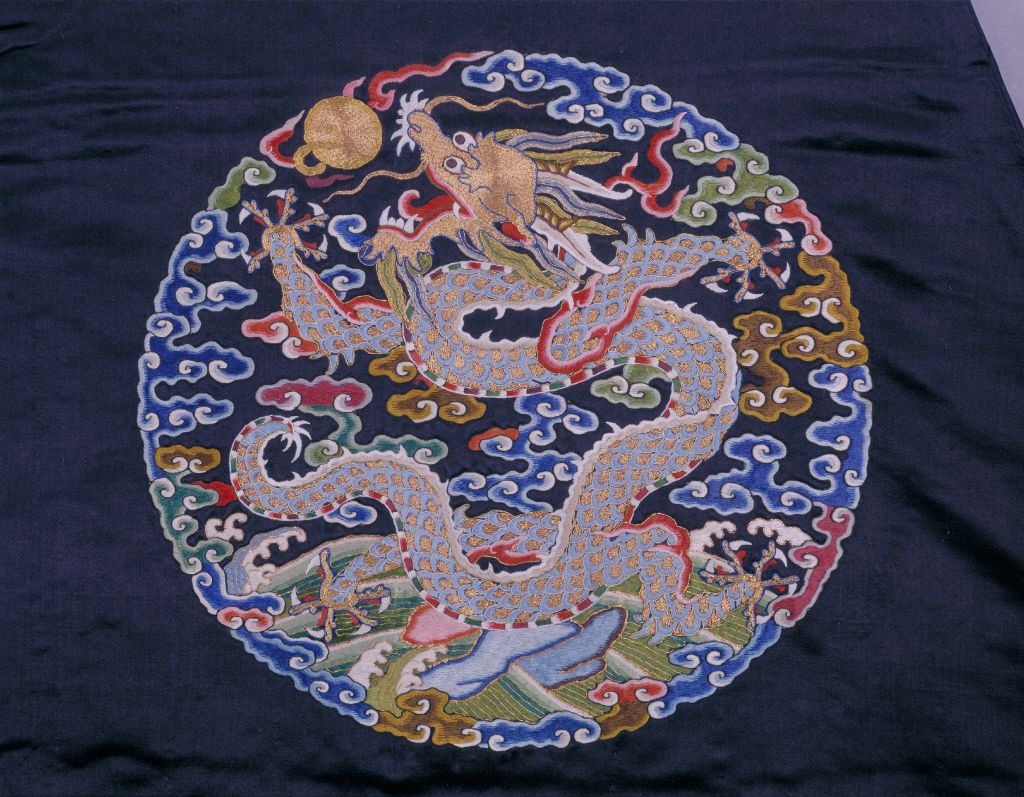 图片[3]-Stone blue satin embroidered cotton jacket with eight clouds and dragons-China Archive